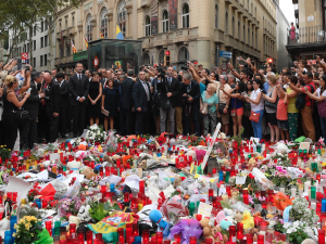Spain's King Felipe VI (CL) and Spain's Queen Letizia (CR) pay tribute to the victims of the Barcelona attack on Las Ramblas boulevard, in Barcelona on August 19, 2017, two days after a van ploughed into the crowd, killing 13 persons and injuring over 100