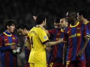فابريغاس خلال لقاء برشلونة وآرسنال ضمن دوري الأبطال