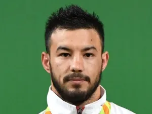 Turkey's Daniyar Ismayilov poses with his silver medal on the podium of the Men's 69kg weightlifting competition at the Rio 2016 Olympic Games in Rio de Janeiro on August 9, 2016.
GOH Chai Hin / AFP