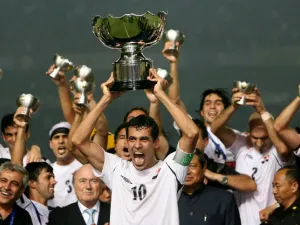 Iraq's captain Younis Mahmoud (C) holds up the winning trophy as he along with teammates celebrate at the end of the final match of the Asian Football Cup 2007 at the Bung Karno stadium in Jakarta, 29 July 2007. Skipper Younis Mahmoud's thumping headed goal crowned Iraq as the Asian Cup champions for the first time with a stirring 1-0 win over Saudi Arabia in the final. AFP PHOTO/Saeed KHAN
SAEED KHAN / AFP