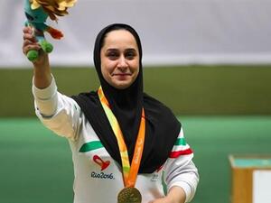 Iranian Paralympic shooter Sareh Javanmardidodmani poses with her gold medal of the P4 mixed 50-meter pistol SH1 competitions of the 2016 Summer Paralympics in Rio de Janeiro, Brazil, on September 14, 2016. (Photo: Press TV)