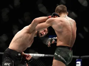 LAS VEGAS, NV - OCTOBER 06: Khabib Nurmagomedov of Russia (L) punches Conor McGregor of Ireland in their UFC lightweight championship bout during the UFC 229 event inside T-Mobile Arena on October 6, 2018 in Las Vegas, Nevada. Harry How/Getty Images/AFP
Harry How / GETTY IMAGES NORTH AMERICA / AFP