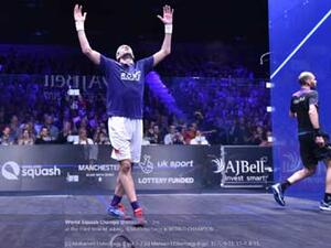 Mohamed ElShorbagy celebrates his win over younger brother Marwan (Photo: the World Championship official Twitter feed) 