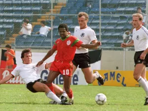 Moroccan forward Mohammed Timoumi (C) loses the ball after being tackled by West German midfielder Lothar Matthaeus (L) as defender Hans-Peter Briegel (C, background) and forward Karl-Heinz Rummenigge look on 17 June 1986 in Monterrey during the World Cup second round soccer match between West Germany and Morocco. Matthaeus scored the only goal of the match as West Germany won 1-0. AFP PHOTO
STAFF / AFP