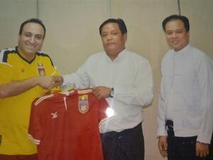 Iranian head coach of the Myanmar men’s national football team, Reza Kordi (L) (Photo: Press TV)
