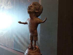 Given his legendary world status, many fans were left bemused by the artistic tribute to the superstar. (Photo: Egypt Independent)