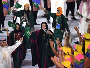 Saudi Arabia's delegation parades during the opening ceremony of the Rio 2016 Olympic Games at the Maracana stadium in Rio de Janeiro on August 5, 2016.
OLIVIER MORIN / AFP