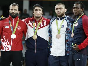 (From L to R) Turkey's silver medallist Selim Yasar, Russia's gold medallist Abdulrashid Sadulaev, Azerbaijan's bronze medallist Sharif Sharifov and USA's bronze medallist J'den Michael Tbory Cox stand on the podium at the end of the men's 86kg freestyle wrestling event at the Carioca Arena 2 in Rio de Janeiro on August 20, 2016, during the Rio 2016 Olympic Games.
Jack GUEZ / AFP