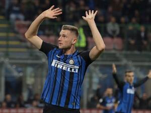 سكرينيار يحتفل بهدفه