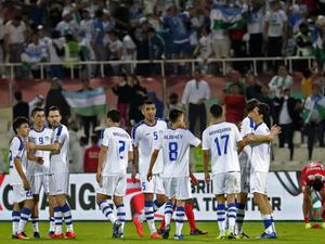  Hector Cuper enjoyed a first competitive win since taking over as Uzbekistan head coach as they beat Oman 2-1 at the Asian Cup. 