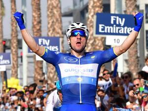 Quick-Step Floors' Italian rider Elia Viviani celebrates after crossing the finish line of the fifth stage of the Dubai Tour from Sky Dive Dubai to Dubai City Walk on February 10, 2018.
GIUSEPPE CACACE / AFP