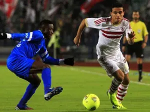Zamalek's Mostafa Fathi (R) fights for the ball (Photo: Ahram Sport)