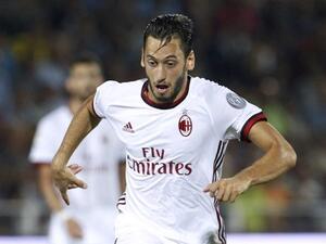 تشالهانوغلو ينقذ ميلان من الخسارة