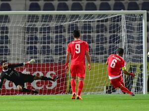 Tractorsazi Tabriz's midfielder Mehdi Kiani (R) kicks and misses a penalty during the AFC Champions League football match Tractorsazi Tabriz vs Al Ahli at the Tahnoun Bin Mohammed Stadium in Al Ain on April 3, 2018.
GIUSEPPE CACACE / AFP