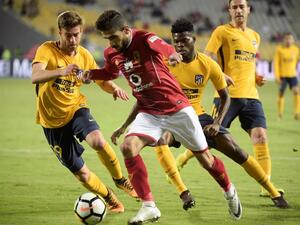 Al-Ahly's Mohamed Farouq (C) vies for the ball with Atletico Madrid's Sergi (L) and Thomas Partey (R) during the friendly football match between Egypt’s Al-Ahly and Spain’s Atletico Madrid at Borg al-Arab Stadium, near Alexandria, on December 30, 2017.
KHALED DESOUKI / AFP