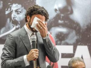 غالي يبكي خلال إعلانه عن الاعتزال