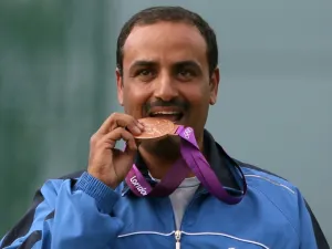 Kuwait's Fehaid al-Deehani, bronze medalist in the men's trap final at the London 2012 Olympic Games jubilatees at the podium at the Royal Artillery Barracks in London on August 6, 2012. AFP PHOTO/MARWAN NAAMANI
MARWAN NAAMANI / AFP