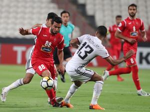 UAE's Al-Jazira club player Mohammad Al-Musalami (C) and Iran's Perspolis FC club player Siamak Nemati (L) vie for the ball during their AFC Champions League football match at the Mohammed Bin Zayaed Stadium in Abu Dhabi on May 7, 2018.
KARIM SAHIB / AFP