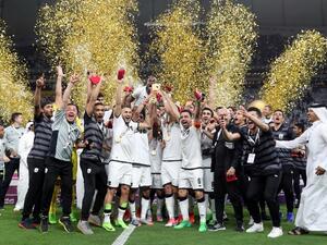 Al-Sadd's players celebrate their victory in the Qatar Emir Cup Final football match against Al-Rayyan at the Khalifa International Stadium in Doha on May 19, 2017. Al-Sadd defeated Al-Rayyan 2-1.
KARIM JAAFAR / AFP