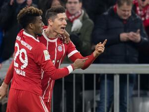 ليفاندوفسكي (يمين)