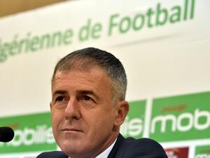 Spanish coach Lucas Alcaraz attends a press conference on April 19, 2017, upon being announced as the new head coach for the Algerian national team. Alcaraz had previously coached Spanish sides Granada, Levante and Recreativo de Huelva.
RYAD KRAMDI / AFP