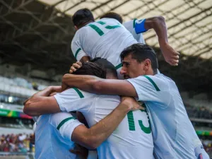 Algeria's footballers celebrate the goal of Mohammed Benkablia during the Rio 2016 Olympic Games first round Group D men's football match Algeria vs Portugal at the Mineirao stadium in Belo Horizonte, Brazil on August 10, 2016.
GUSTAVO ANDRADE / AFP