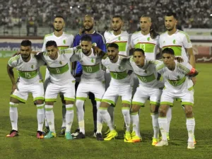 Algerian national football team players pose before their 2017 African Cup of Nations qualifying football match Algeria versus Lesotho on September 4, 2016 in Blida, 50km southwestern Algiers. Algeria won 6-0.
RYAD KRAMDI / AFP