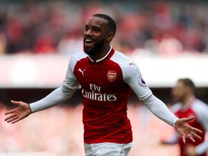 لاكازيت يحتفل بهدفه