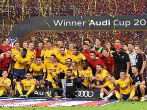 لاعبو أتلتيكو يحتفلون باللقب