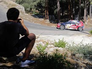 A fan watches as Qatar's Nasser Al-Attiyah and Mathieu Baumel take part in the Rally of Lebanon near the northern Lebanese village of Sourat on August 26, 2017.
IBRAHIM CHALHOUB / AFP