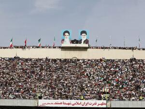 Football fans cheer during the 2018 World Cup qualifying football match between Iran and China at the Azadi Stadium in Tehran on March 28, 2017.
ATTA KENARE / AFP
