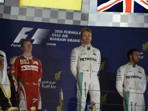 Mercedes AMG Petronas F1 Team's German driver Nico Rosberg (2nd R) celebrates on the podium after winning the Bahrain Formula One Grand Prix next to second placed Ferrari's Finnish driver Kimi Raikkonen (3rd L) and third placed Mercedes AMG Petronas F1 Team's British driver Lewis Hamilton (R) at the Sakhir circuit in Manama on April 3, 2016. AFP PHOTO / MOHAMMED AL-SHAIKH
MOHAMMED AL-SHAIKH / AFP