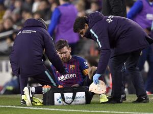 ميسي حينما تعرض للإصابة أمام فالنسيا