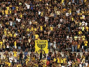 Beitar Jerusalem fans cheer on their team prior to the UEFA Europa League play-off football match between Beitar Jerusalem and AS Saint-Etienne, at the Itztadion Teddy Stadium in Jerusalem on August 17, 2016. Saint-Etienne beat Beitar Jerusalem 2-1.
AHMAD GHARABLI / AFP