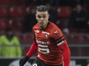  The 31-year-old forward, who spent 15 months on the fringes of the fold at Parc des Princes before being sold, has decided to take legal action 