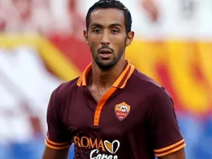 Manchester United looking to Roma defensive star as Vidic replacement