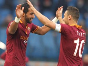 توتي يهنىء بنعطية بهدفه