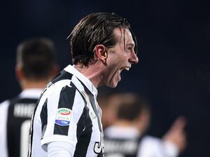 بيرنارديسكي يحتفل بهدفه في مرمى فريقه السابق