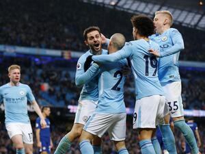 لاعبو سيتي يحتفلون بالهدف