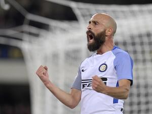 فاليرو يحتفل بهدفه