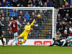 بيرنلي ينجح في تحقيق التعادل مع مانشستر سيتي المتصدر