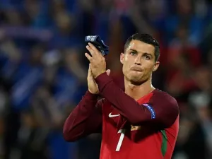 The Portuguese took time out from his holidays to record a video to remind kids in war-torn country that they are in his thoughts