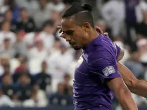  Brazilian midfielder Caio follows Murad Batna of Al Wahda as the Arab nation cracked down on the style of various footballers (Photo: Goal)