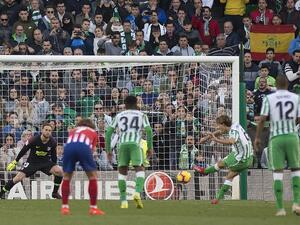 كاناليس يسجل هدف فوز بيتيس