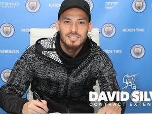 سيلفا يوقع على العقد الجديد