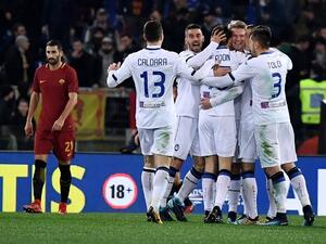 لاعبو أتالانتا يحتفلون بهدف دي رون