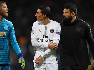 دي ماريا بعد تعرضه لاحتكاك مع آشلي يانغ ظهير يونايتد