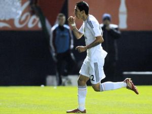 دي ماريا يحتفل بهدفه