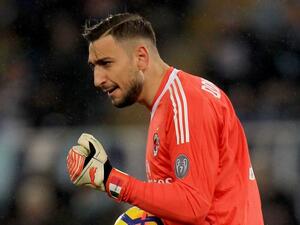 تصدى جيانلويجي دوناروما حارس مرمى ميلان لركلتين وقاد ميلان للنهائي