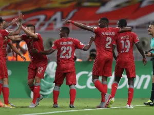 Al-Duhail SC's players celebrate their victory against Persepolis FC during their AFC Champions League football match at Khalifa International Stadium in Doha on August 28, 2018.
Karim JAAFAR / AFP